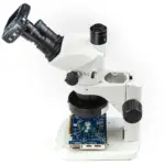 OM System TG-7 Industry προσαρμοσμένη σε στερεοσκοπικό μικροσκόπιο για εργαστηριακή απεικόνιση