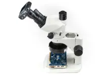 OM System TG-7 Industry προσαρμοσμένη σε στερεοσκοπικό μικροσκόπιο για εργαστηριακή απεικόνιση