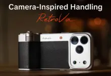 Kit PGYTECH RetroVa για iPhone με grip, φυσικά χειριστήρια και οπτικό τηλεμετατροπέα.