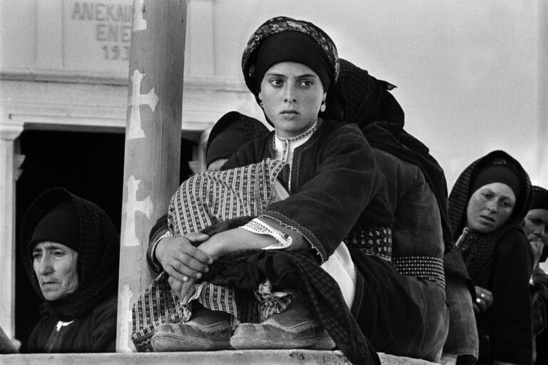 Έργα των Constantine Manos, Nikos Economopoulos και Enri Canaj στην έκθεση Τρεις δρόμοι στο MOMUS