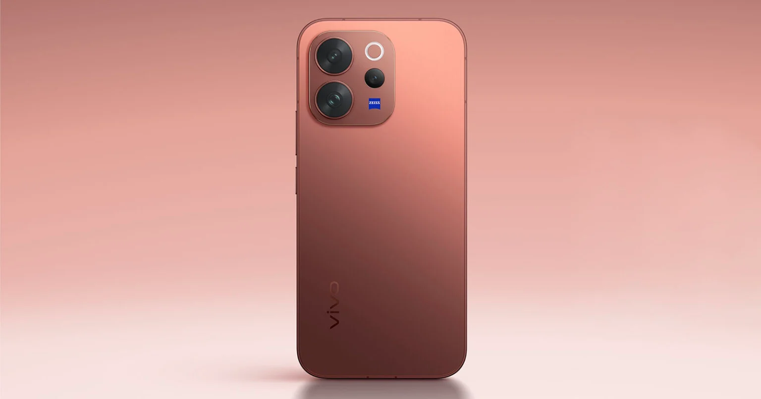 Πίσω όψη του Vivo V70 σε ροζ απόχρωση με τριπλή κάμερα Zeiss