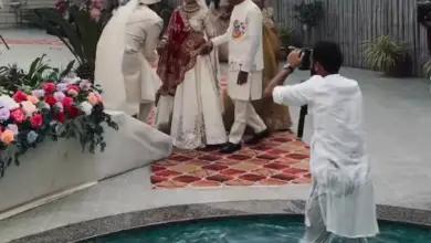 Φωτογράφος γάμου πέφτει σε πισίνα την ώρα της τελετής και συνεχίζει να τραβάει