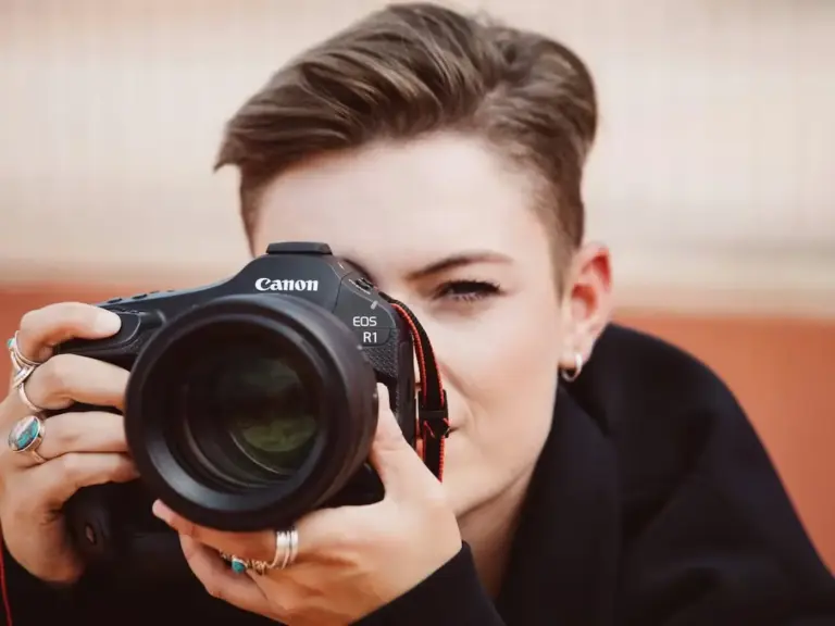 Η Canon EOS R1
