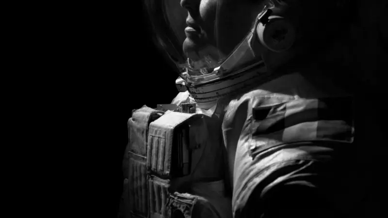 Τρεις φωτογράφοι του Johnson Space Center της NASA που διακρίθηκαν στην κατηγορία πορτρέτου