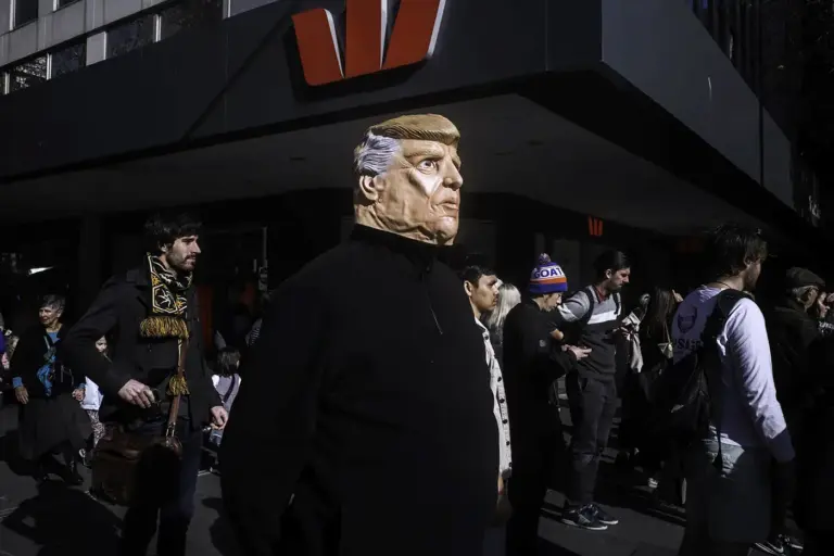 Ο φωτογράφος Γιάννης Γιασάρης σε συνέντευξη με αφορμή το Athens Street Photography Festival