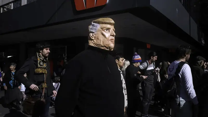 Ο φωτογράφος Γιάννης Γιασάρης σε συνέντευξη με αφορμή το Athens Street Photography Festival