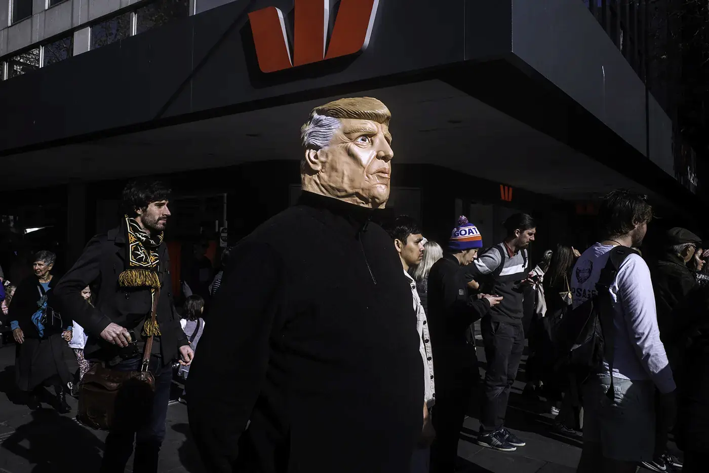 Ο φωτογράφος Γιάννης Γιασάρης σε συνέντευξη με αφορμή το Athens Street Photography Festival