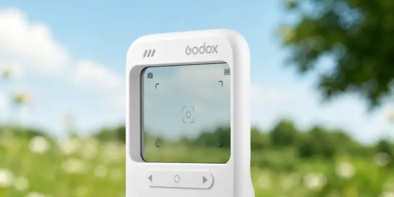 Η πρώτη κάμερα της Godox δεν έχει οθόνη αλλά διάφανο παράθυρο σκόπευσης
