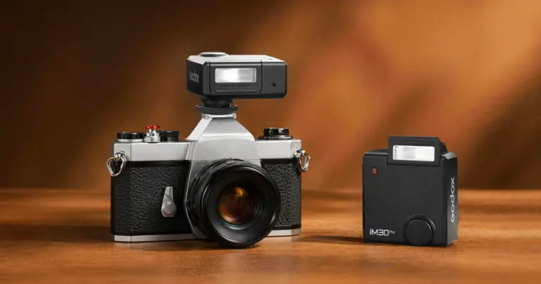 Godox iM30Pro: νέο compact φλας με ανακλινόμενη κεφαλή και φόρτιση USB-C σε ρετρό σώμα
