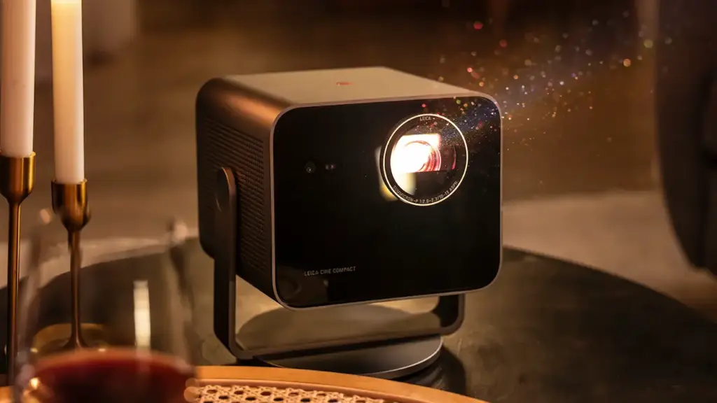Ο Leica Cine Compact 1 σε προβολή οικιακού κινηματογράφου