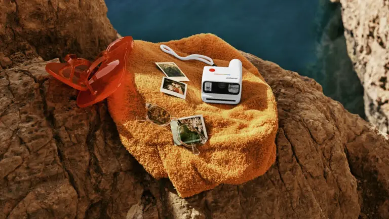 Η Polaroid παρουσίασε τη μικρότερη μίνι instant κάμερα που τα κάνει όλα