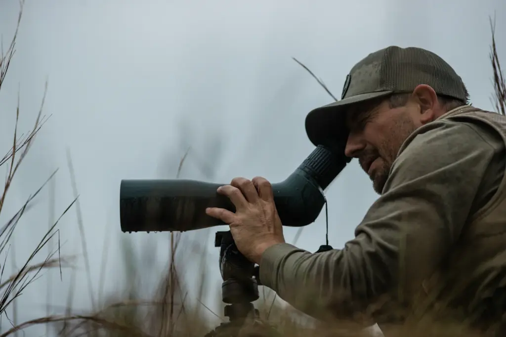 Swarovski AT Endura 21-65x75 με γωνιακό προσοφθάλμιο και φακό 75 mm