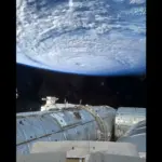 Ο τεράστιος τυφώνας πάνω από τον Ειρηνικό όπως φωτογραφήθηκε από τον ISS