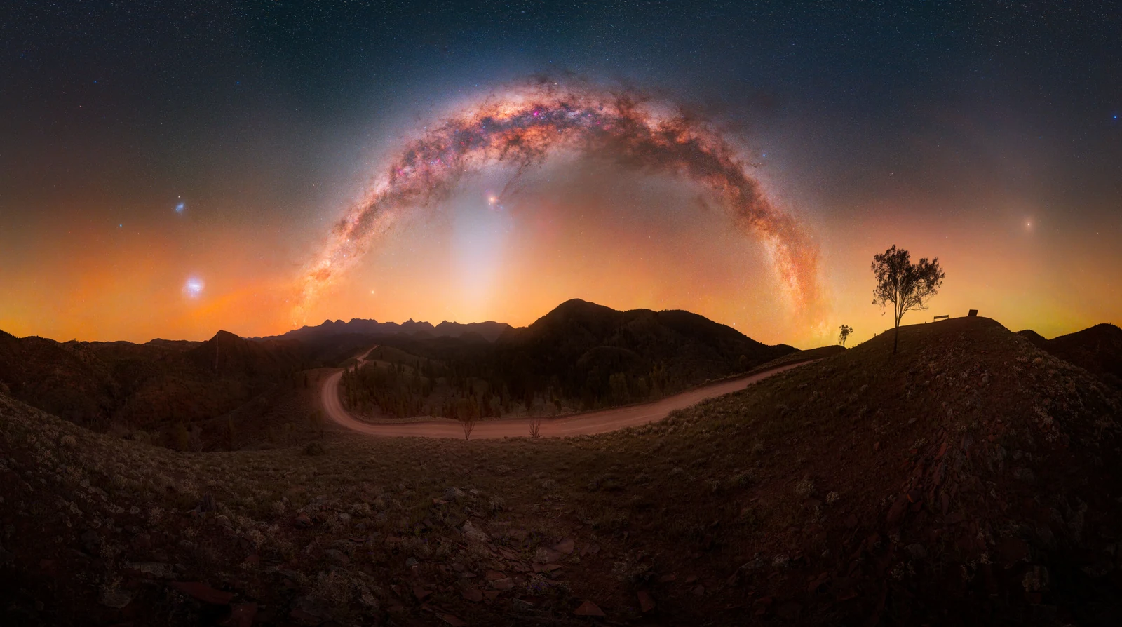 «Razorback» – Paul Wilson, 1η θέση στην κατηγορία Nightscapes