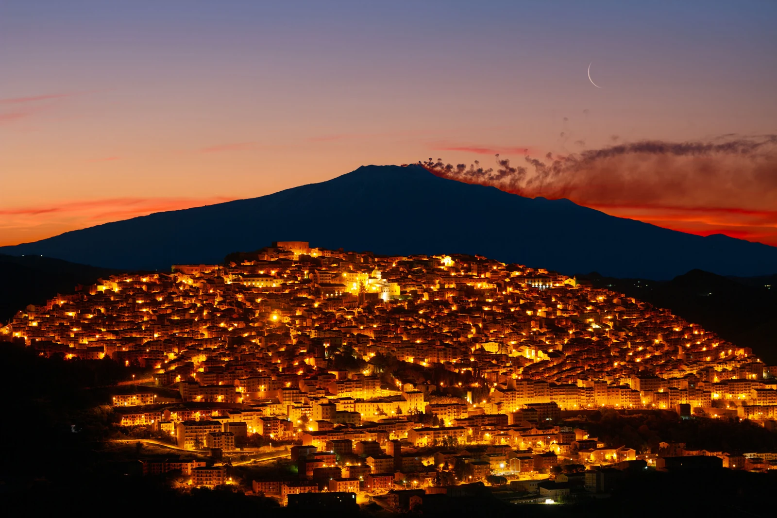 «Visions from Sicily Gangi, Etna with Gas Rings, Venus and the Sickle Moon» – Dario Giannobile, 3η θέση στην κατηγορία Quality Lighting and Design