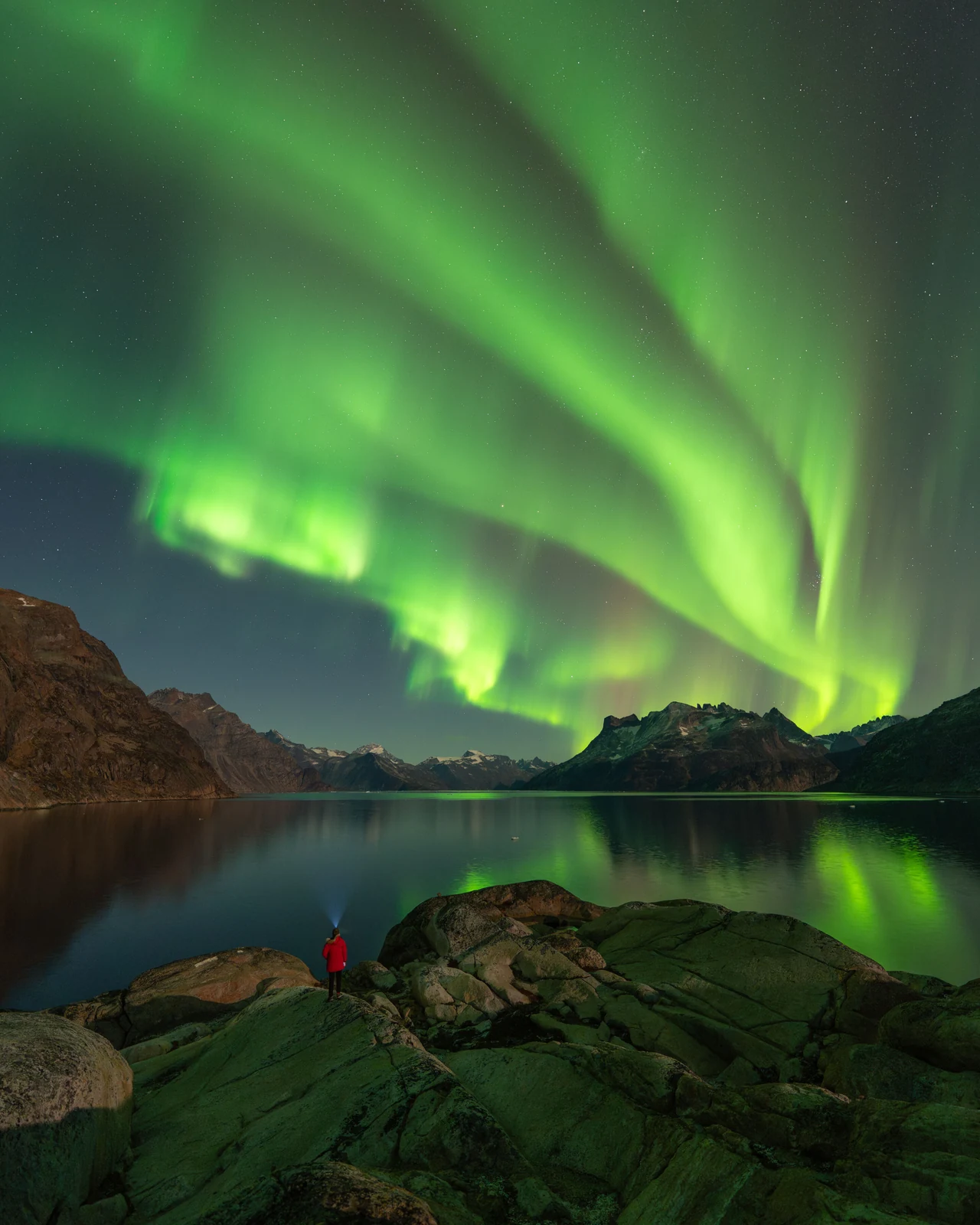 «Aurora over the Prince Christian Sound» – Dennis Lehtonen, 1η θέση στην κατηγορία Nighttime Adventures