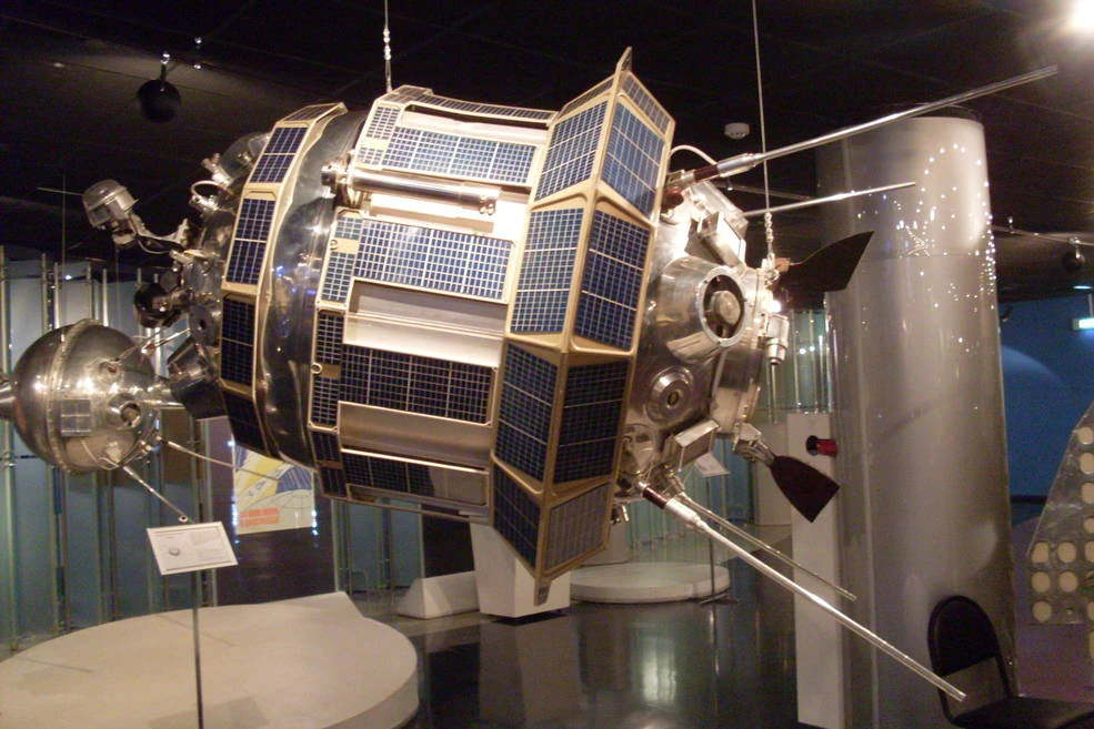 Μοντέλο του διαστημοπλοίου Luna 3 στο Memorial Museum of Astronautics στη Μόσχα