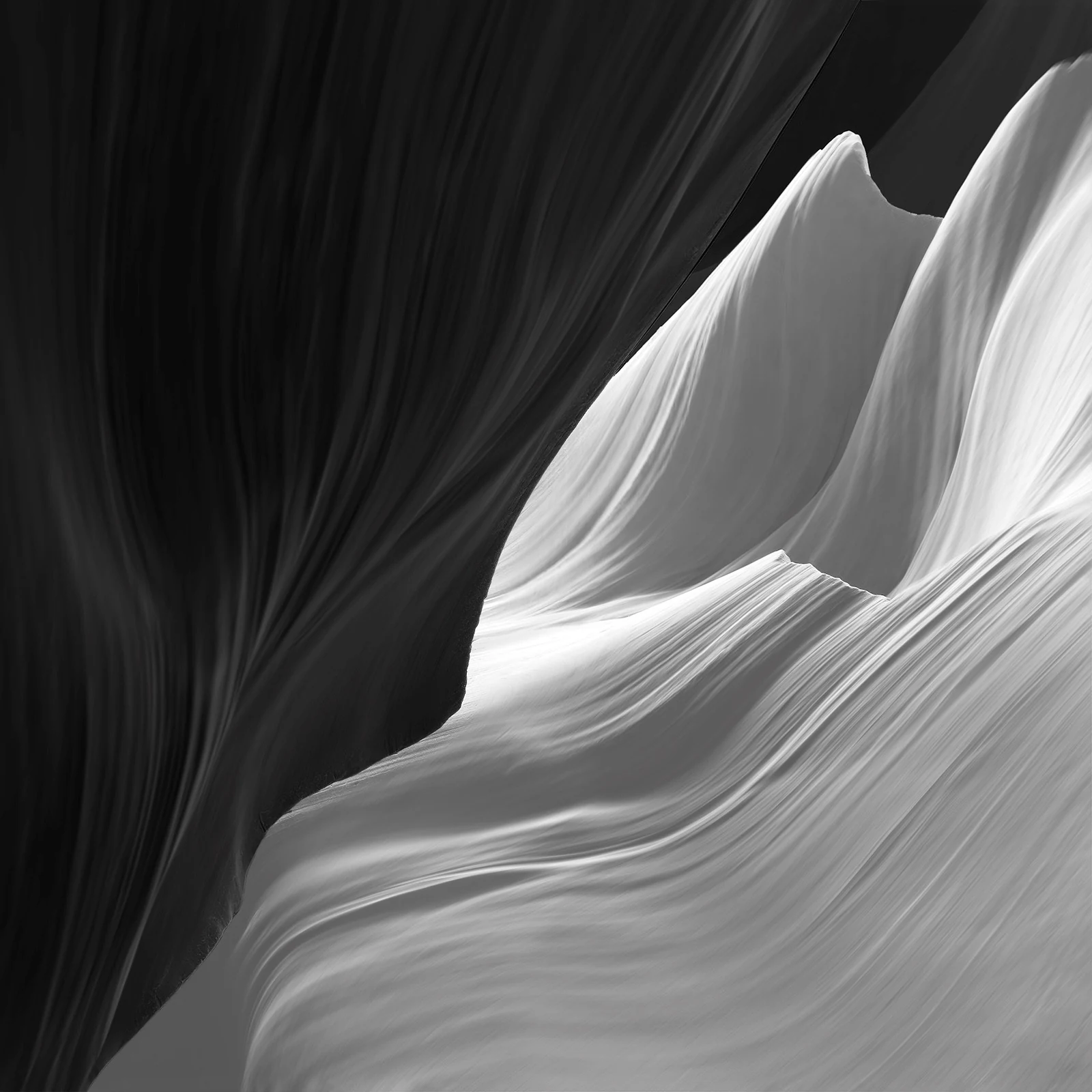 Καμπύλες γραμμές και φως στο Antelope Canyon στη φωτογραφία της Lucia Cooper