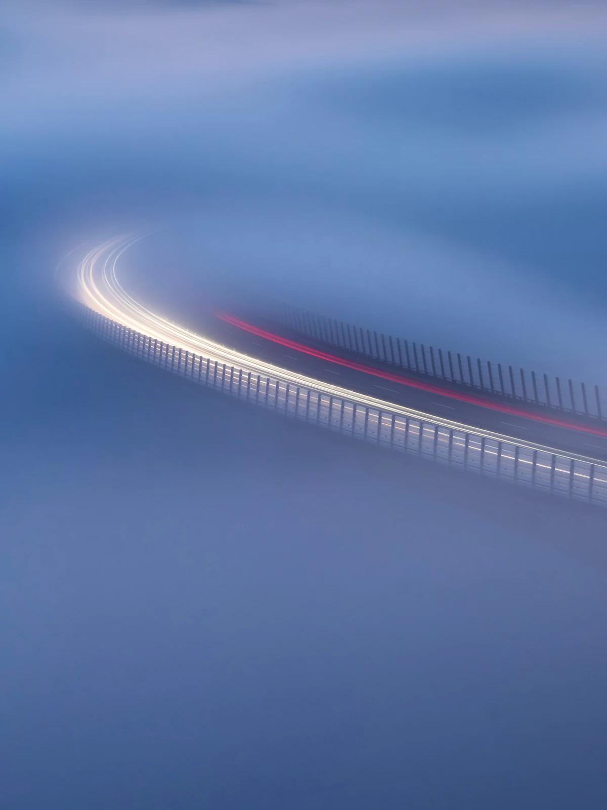 Ο δρόμος Highway to nothing σε χιονισμένο τοπίο της Σλοβενίας