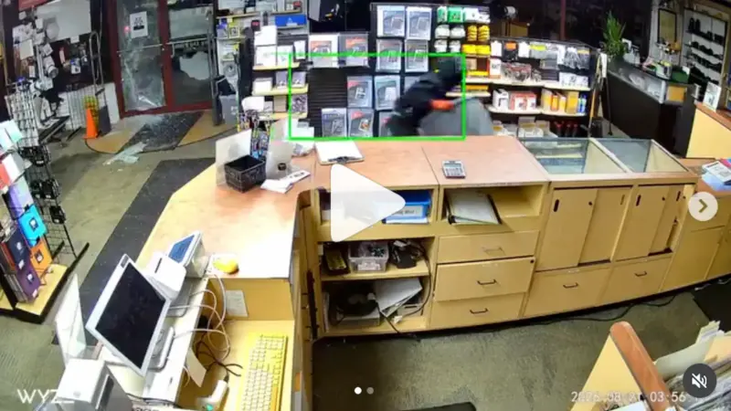 Two People Steal Camera Gear From Film Lab in Under a Minute [video]