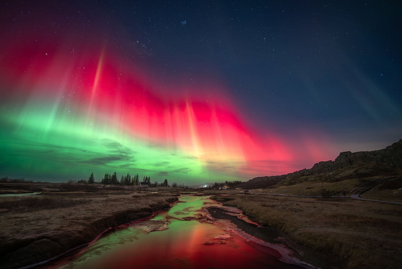 Aurora Between Two Continents του/της Phil Halper, Runner-Up, Astronomy Photographer of the Year 2026