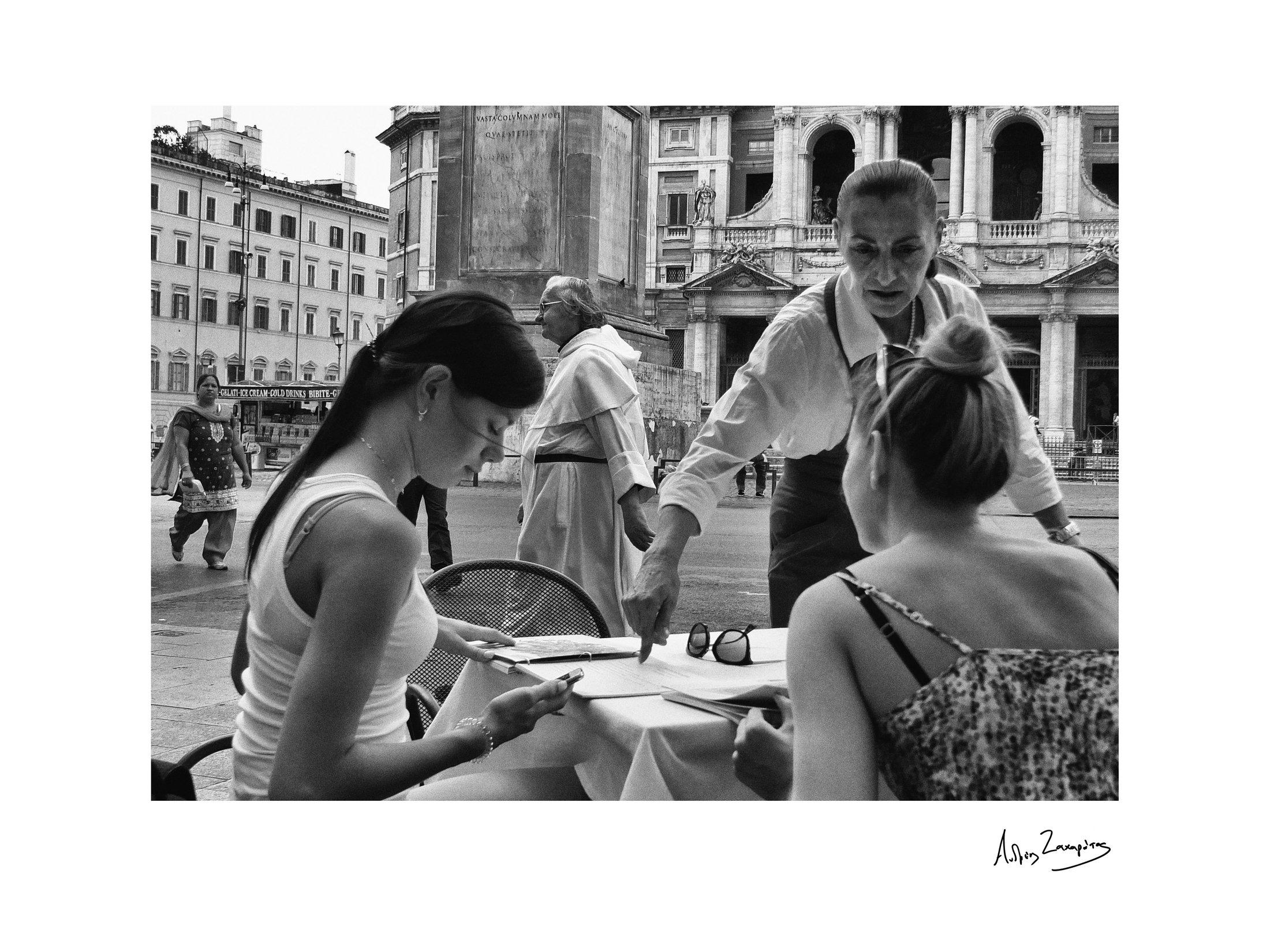 Everyday scene in Rome photographed by Andreas Zacharatos