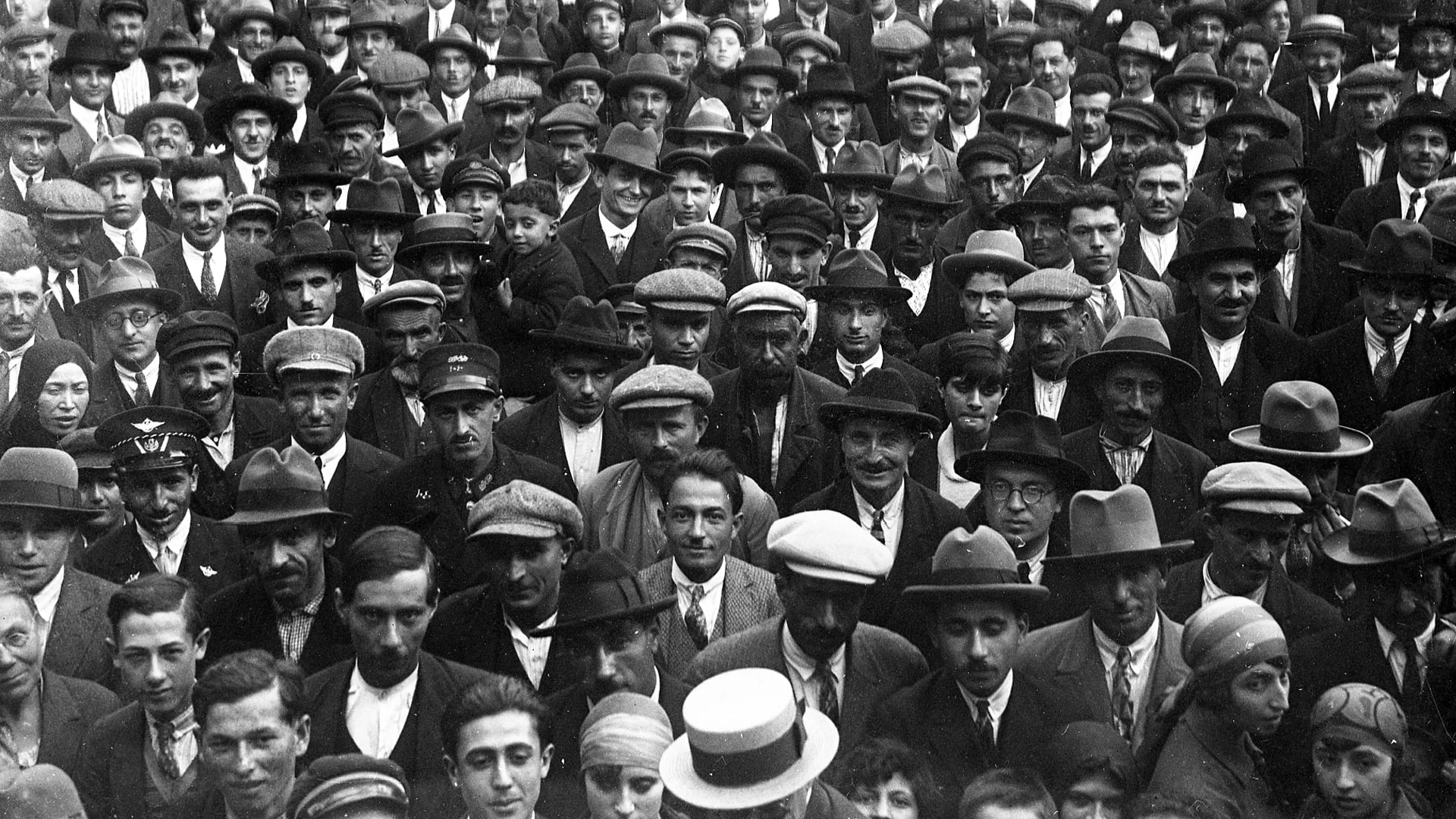 Πλήθος ανθρώπων στο Beyazıt της Κωνσταντινούπολης τη δεκαετία του 1930