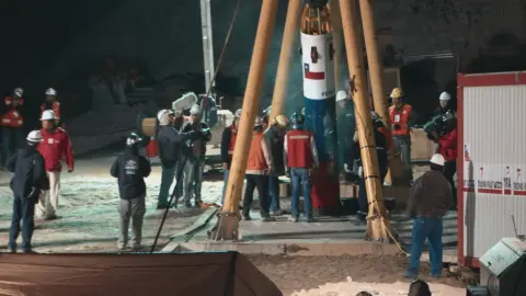 Χιλή 2010: Αδημοσίευτο βίντεο των 33 εγκλωβισμένων μεταλλωρύχων βγαίνει στο φως 16 χρόνια μετά