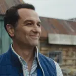 Ο Matthew Rhys ως Tom Loftis στη σειρά Widow’s Bay