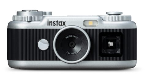 Fujifilm instax Pal 2: Η μικροσκοπική κάμερα επιστρέφει με 10 MP και οπτικό σκόπευτρο