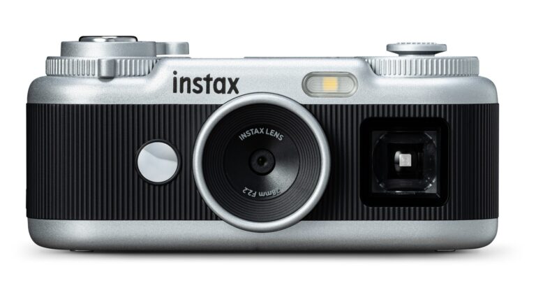 Fujifilm instax Pal 2: Η μικροσκοπική κάμερα επιστρέφει με 10 MP και οπτικό σκόπευτρο