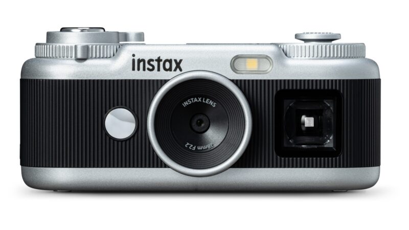 Fujifilm instax Pal 2: Η μικροσκοπική κάμερα επιστρέφει με 10 MP και οπτικό σκόπευτρο