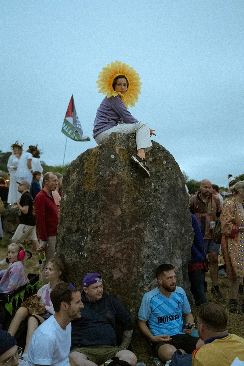 Κόσμος στο Stone Circle του Glastonbury Festival, φωτογραφία της Giulia Spadafora