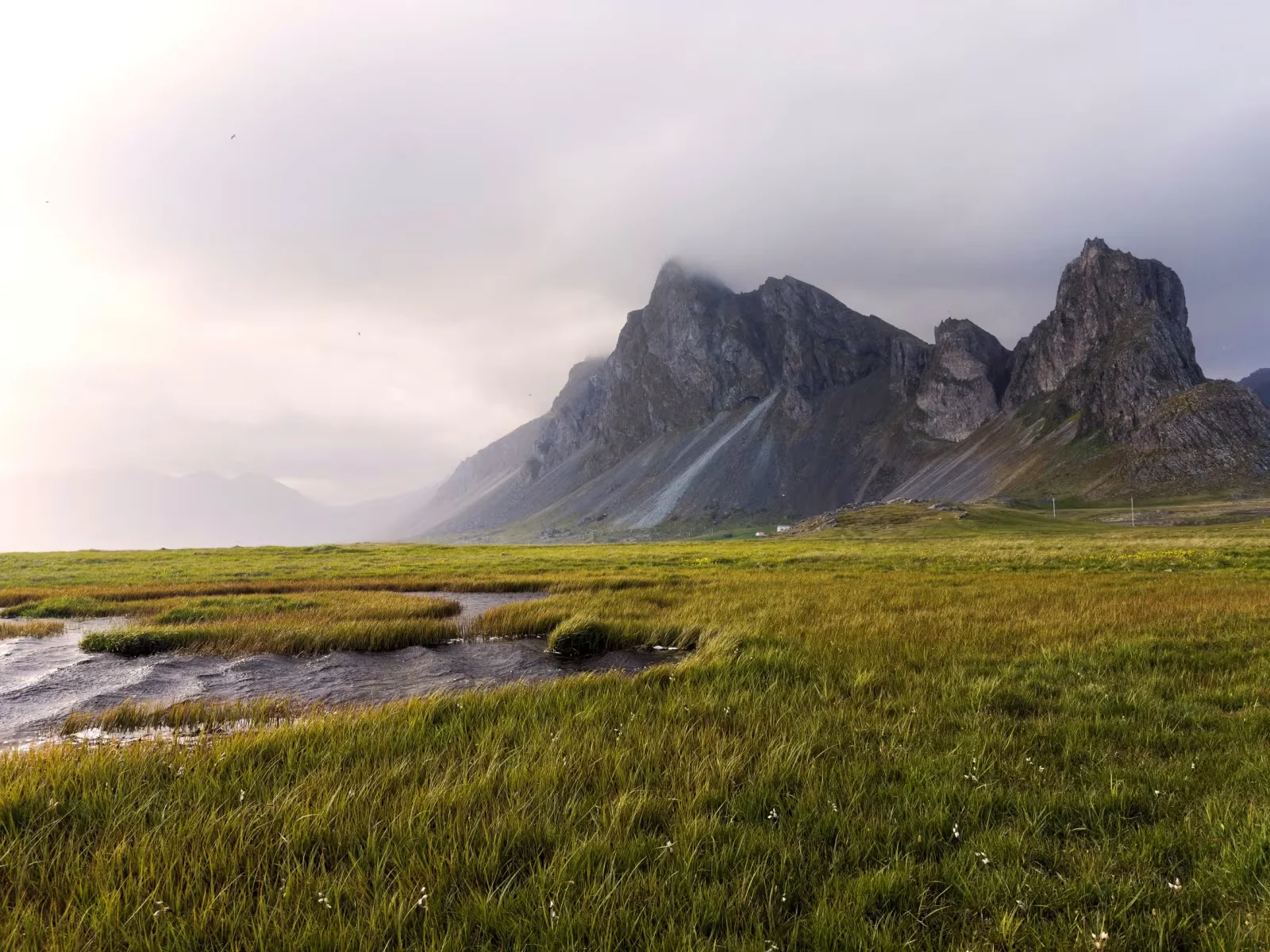 Η ελαφρά επεξεργασμένη φωτογραφία του Vestrahorn από τη Blanche Mortemard