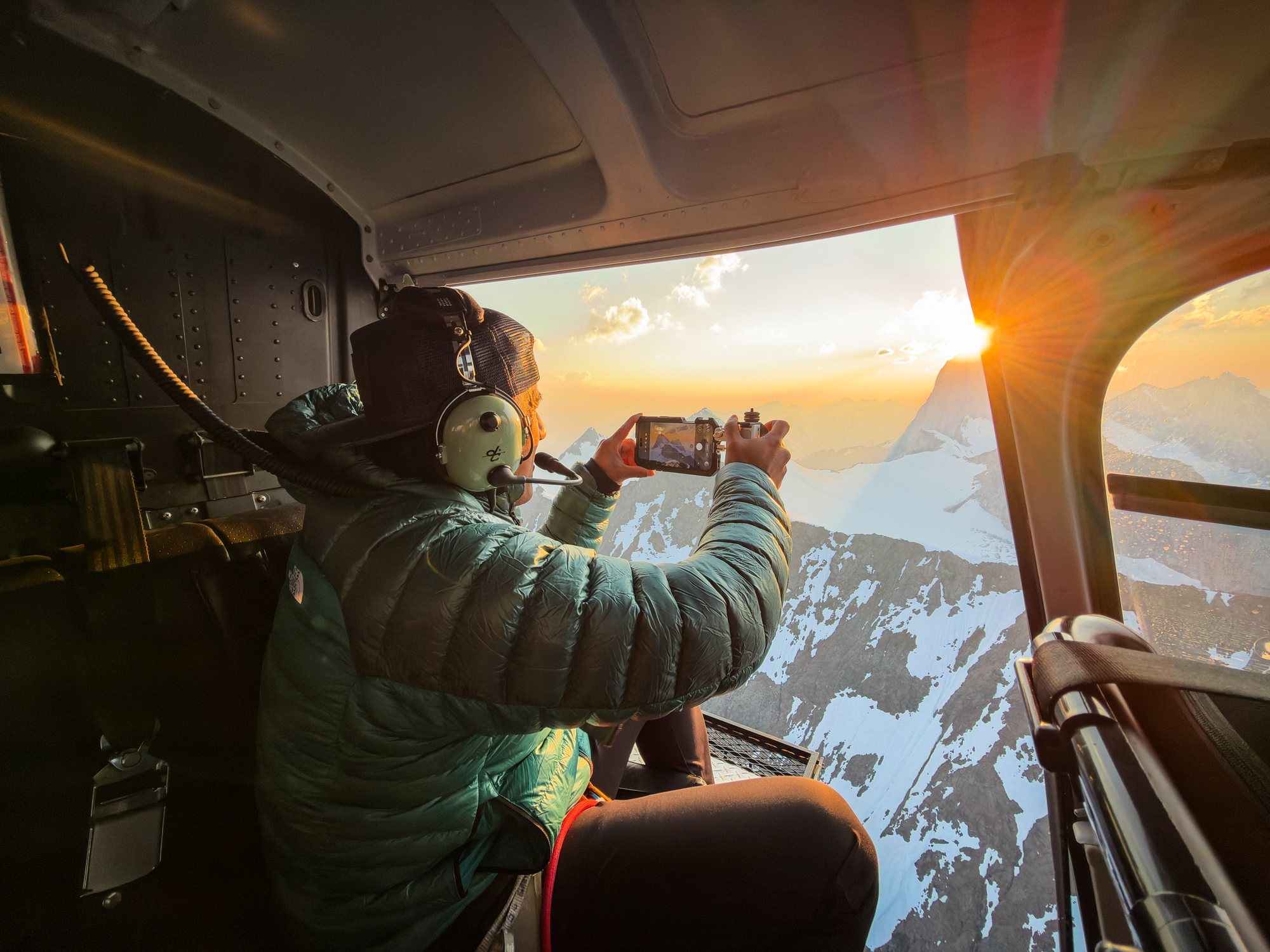 Behind the scenes από τη φωτογράφιση του Jimmy Chin για το What Holds Us