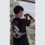 Ο Lando Norris κρατά φωτογραφική μηχανή ενώ δέχεται ερώτηση για το διάφραγμα