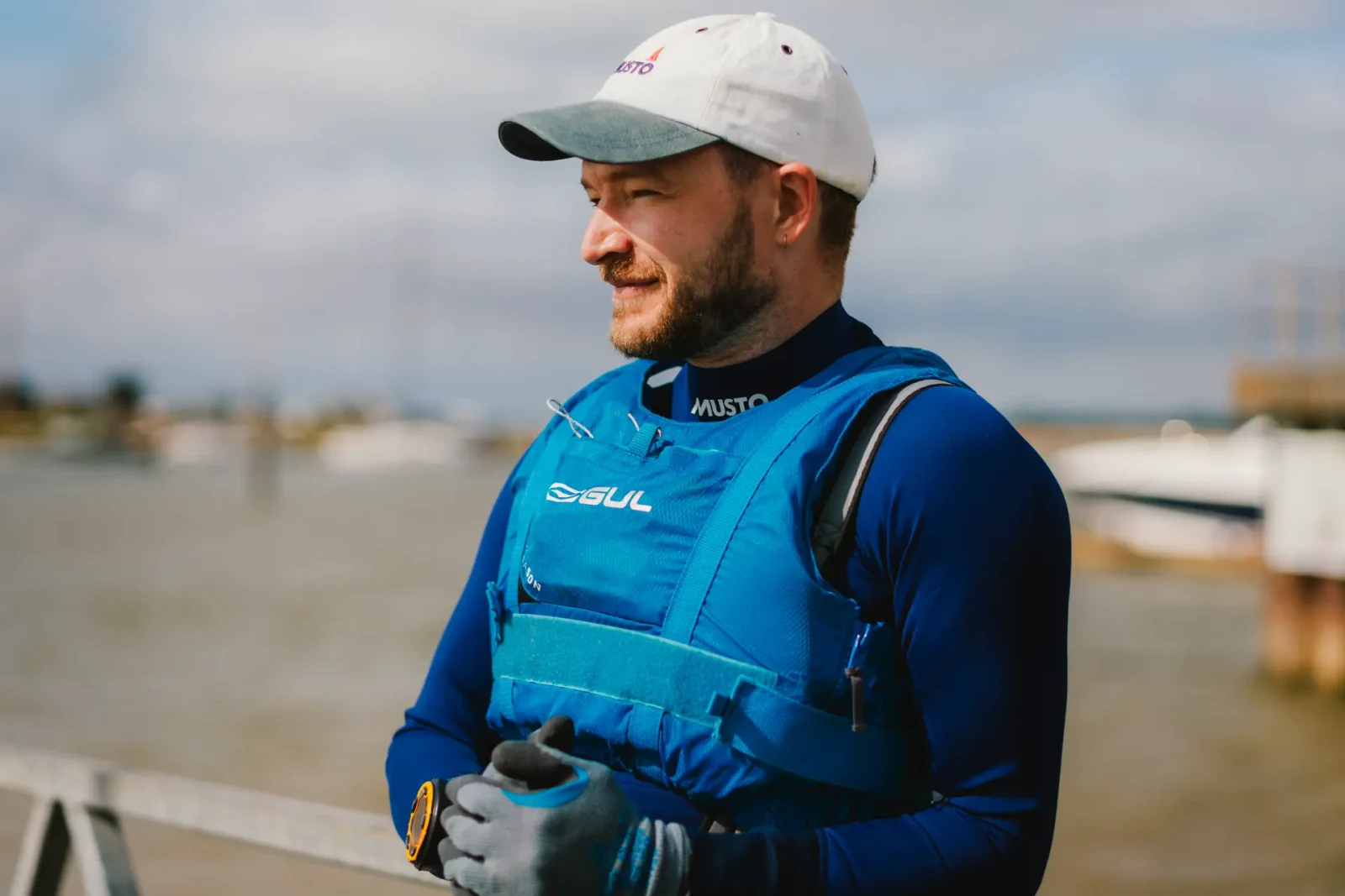 Man wearing a life vest photographed with Leica Summicron-M 66 f/2