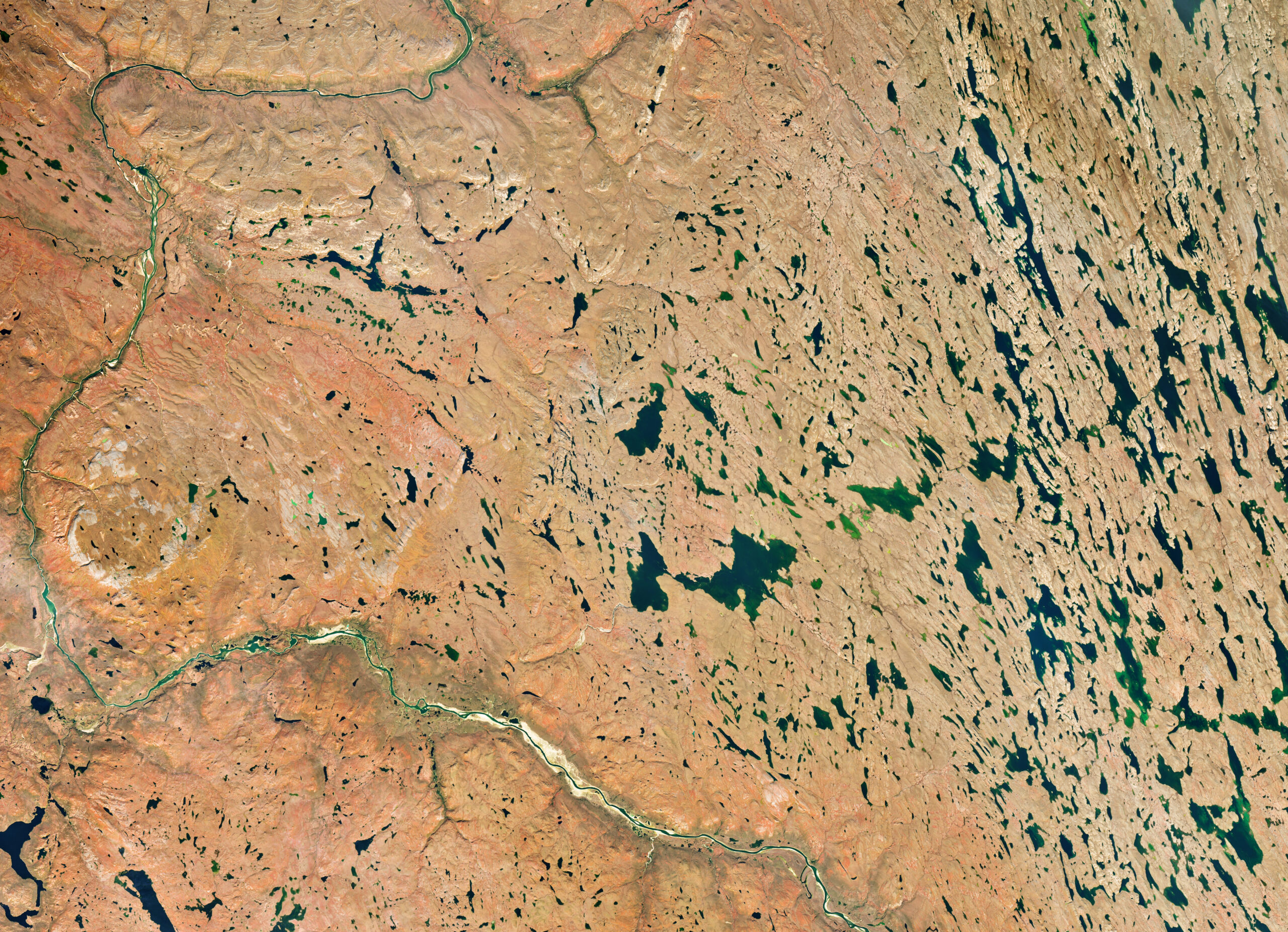 Δορυφορική εικόνα του Landsat 9 με τα φθινοπωρινά χρώματα της τούνδρας στο Nunavut του Καναδά