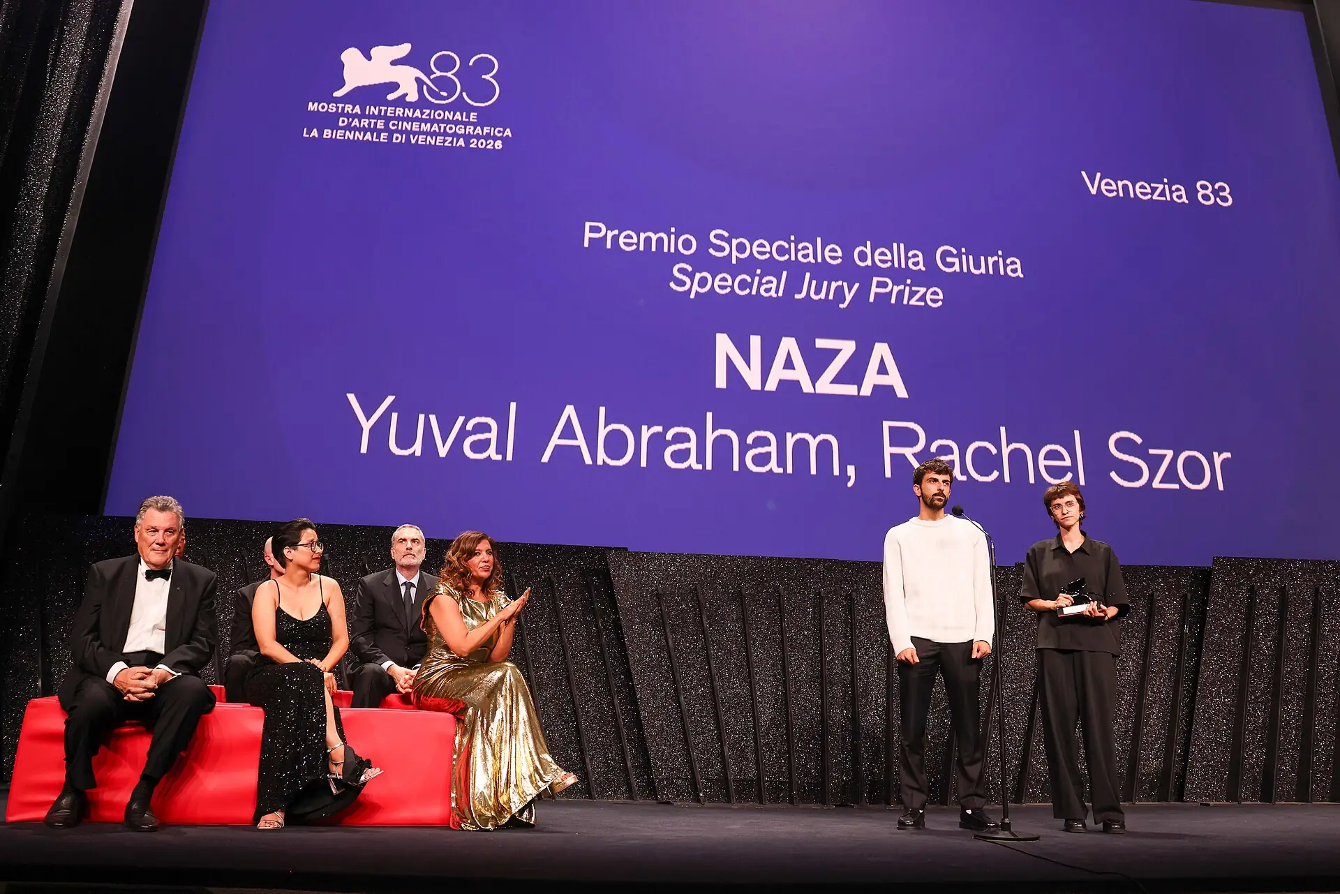 Οι Yuval Abraham και Rachel Szor με το Ειδικό Βραβείο της Κριτικής Επιτροπής για το NAZA στη Βενετία