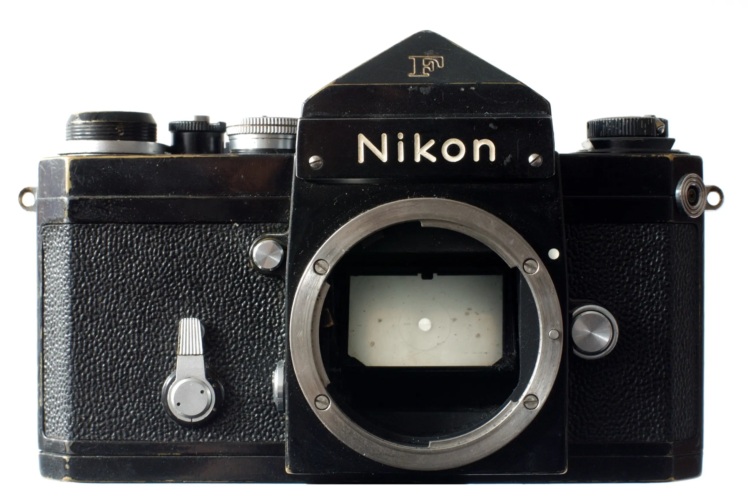 Μαύρη Nikon F χωρίς φακό με ορατή τη μοντούρα F