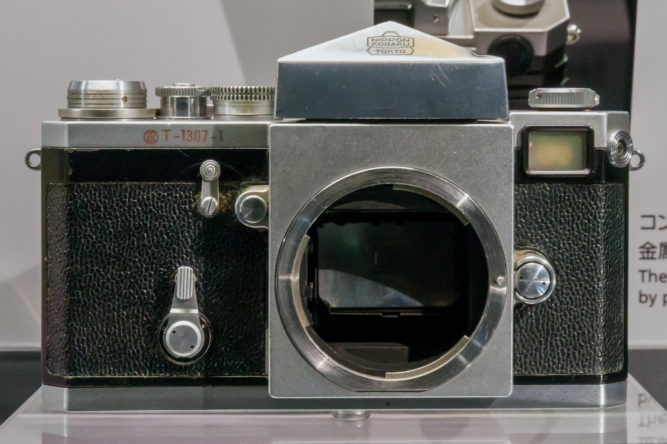 Πρωτότυπο Nikon F του 1957 με Contour Viewfinder στο Nikon Museum