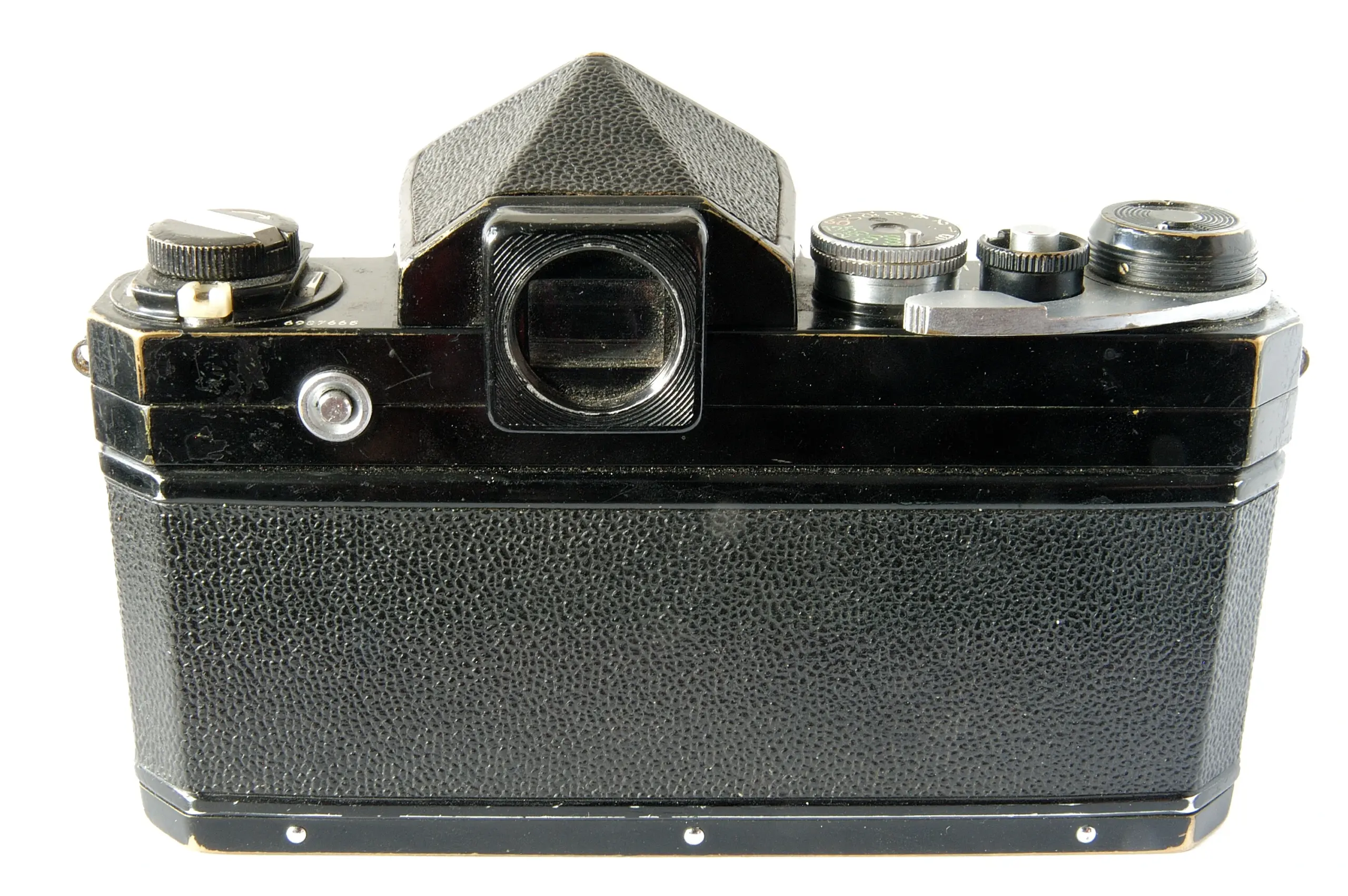 Πίσω όψη μαύρης Nikon F με το αφαιρούμενο κάλυμμα πλάτης