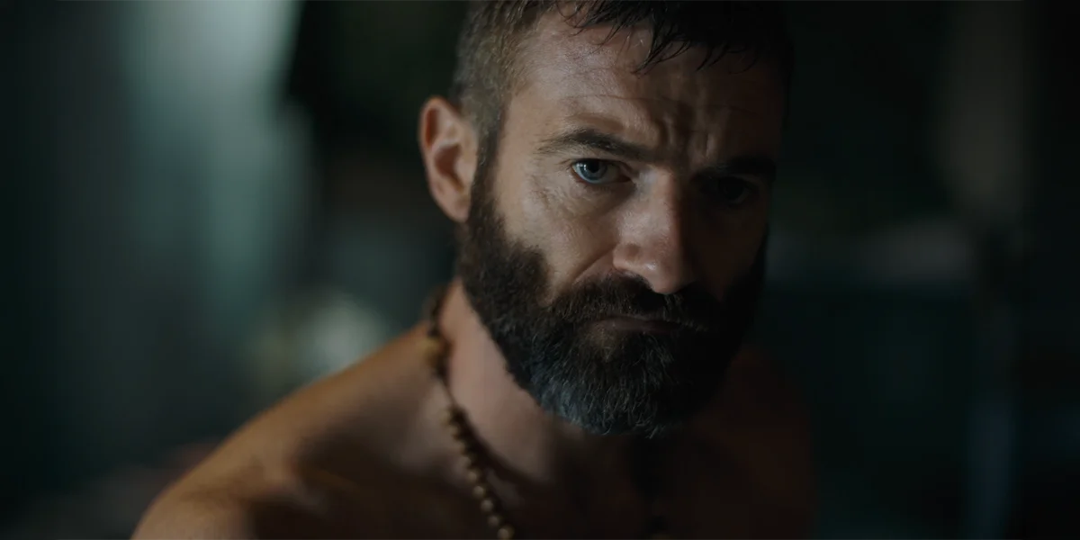 Ο Stuart Martin ως Ethan Black σε κοντινό πλάνο από την ταινία The Last Photograph του Zack Snyder