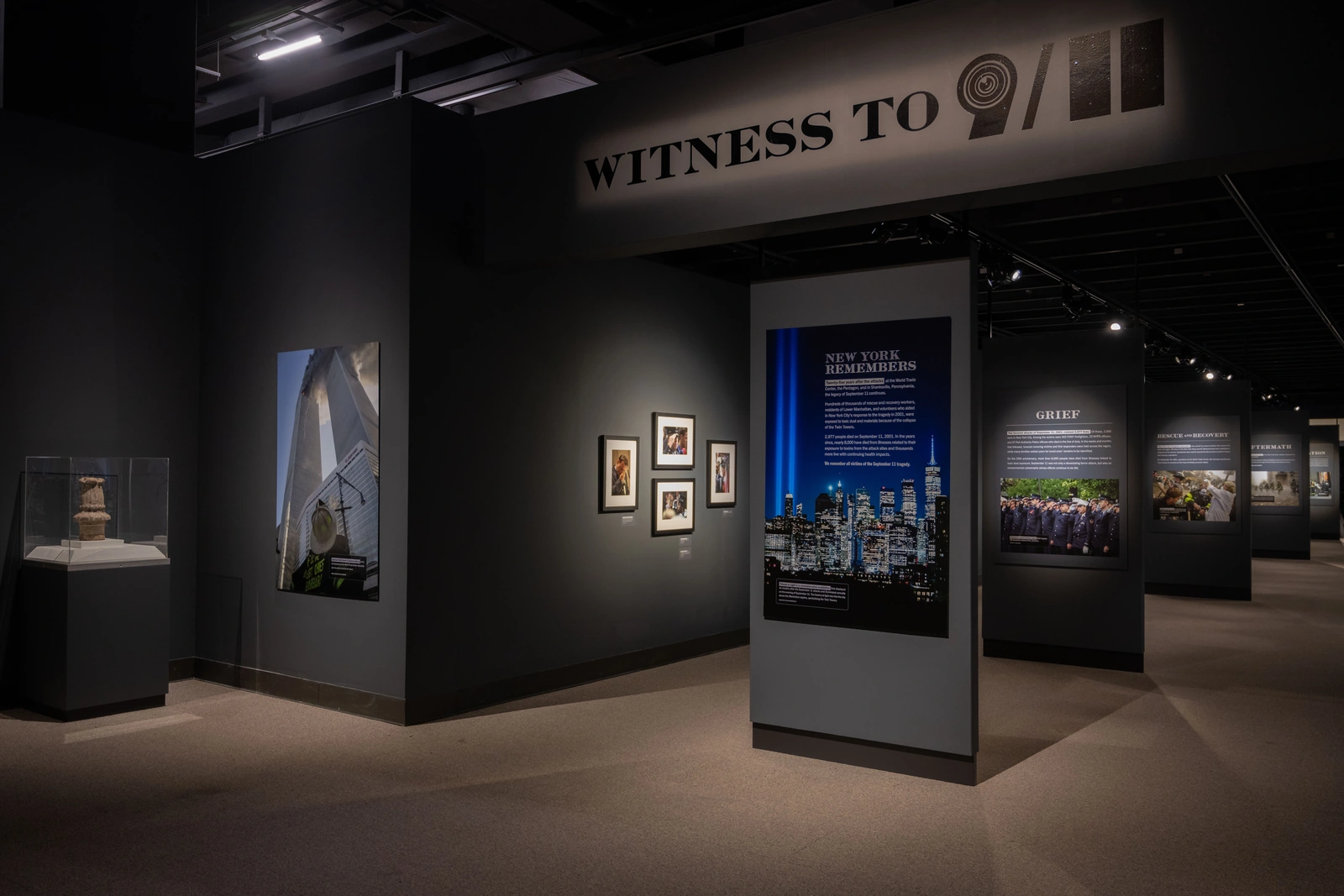 Γενική άποψη του Witness to 9/11 από το τέλος της αίθουσας