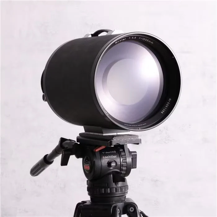 Ο τεράστιος Carl Zeiss Mirotar 1000mm f/5.6 τοποθετημένος σε επαγγελματικό τρίποδο