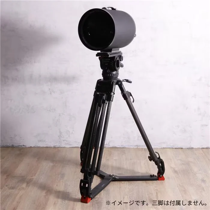 Ο Carl Zeiss Mirotar 1000mm f/5.6 πάνω σε μεγάλο τρίποδο σε πλήρη όψη