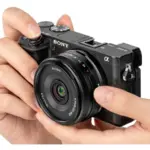 Sony APS-C κάμερα με τον φακό 7Artisans AF 18mm F2
