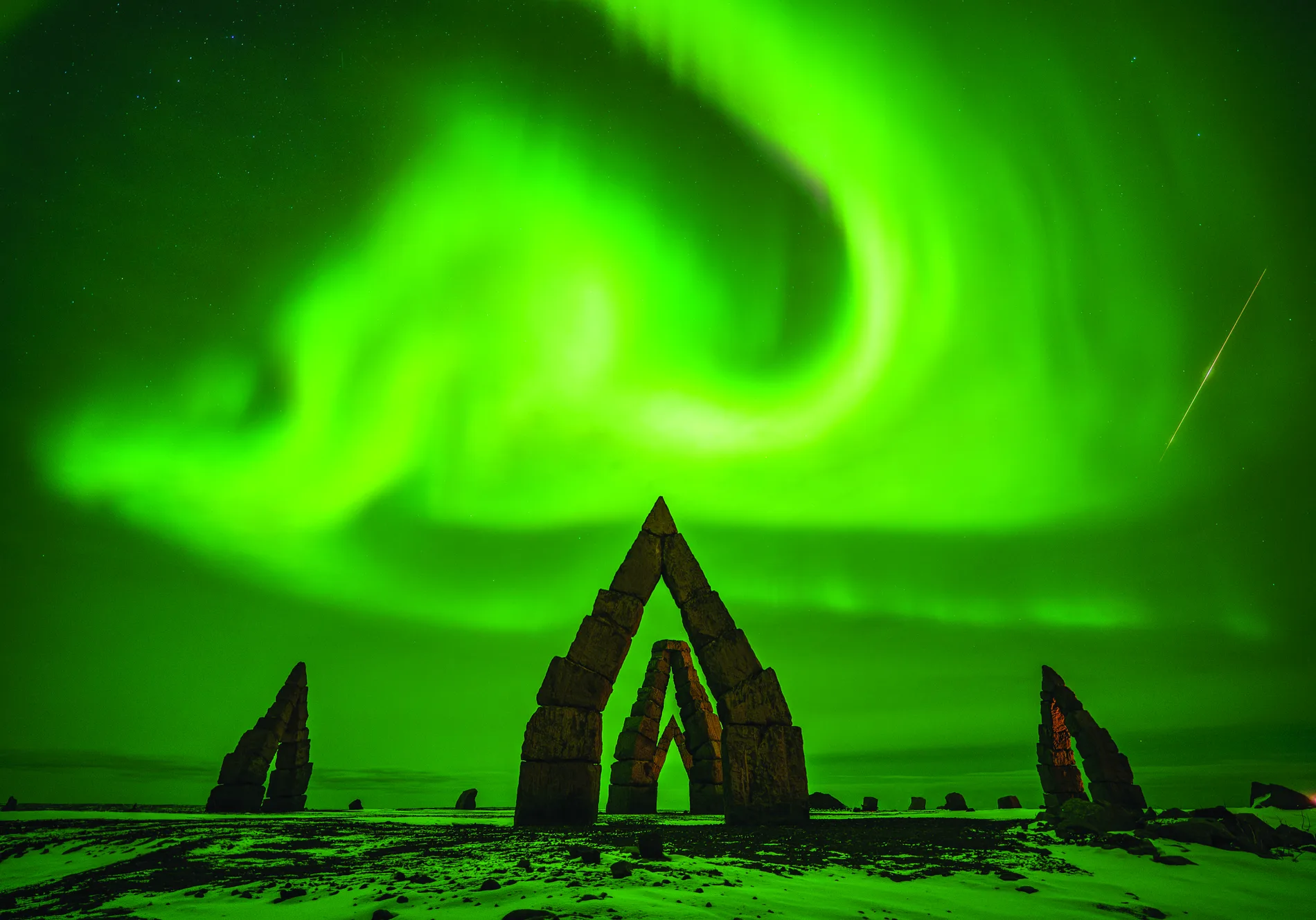 Aurora and a meteor above the Arctic Henge — Yi Fan Cao