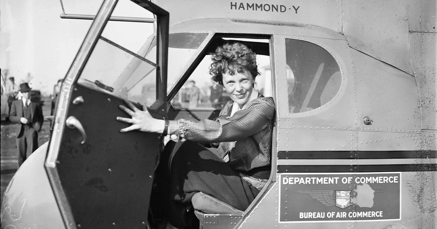 Η Amelia Earhart στο πιλοτήριο του αεροσκάφους Hammond Y το 1936