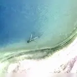 Το αντικείμενο Taraia Object στη λιμνοθάλασσα του Nikumaroro, όπως φαίνεται από δορυφόρο